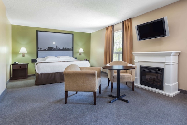 Studio Suite, 1 giường cỡ king, không hút thuốc | Bàn, bàn ủi/dụng cụ ủi quần áo, nôi (giường cho trẻ sơ sinh) miễn phí