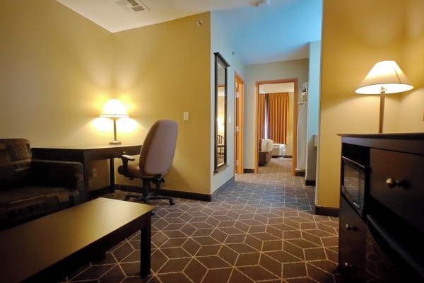 Desk, iron/ironing board, rollaway beds, free WiFi