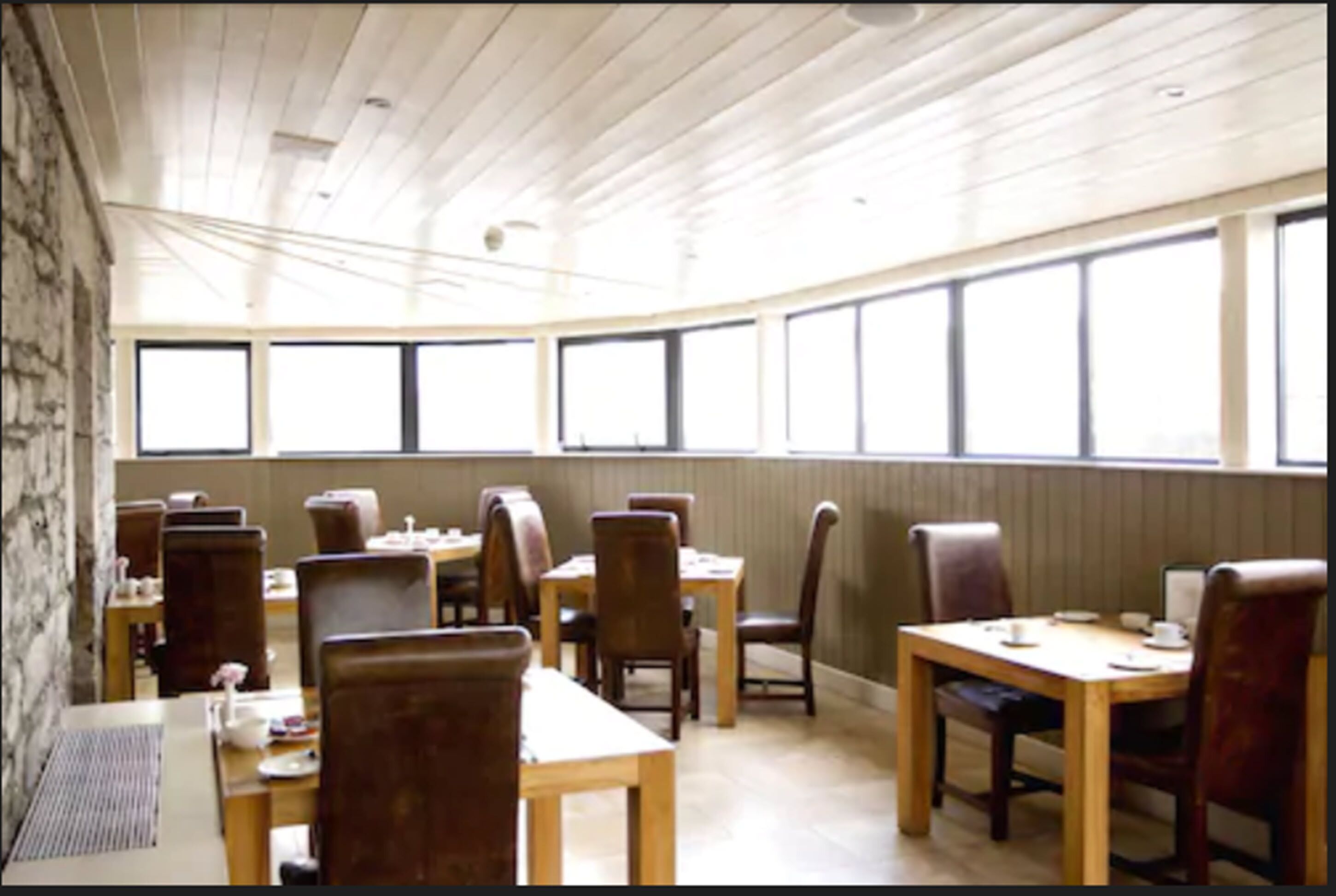 free daily full breakfast