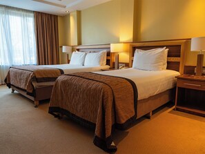 Habitación ejecutiva con 1 cama matrimonial o 2 individuales | Caja de seguridad en la habitación, wifi gratis y ropa de cama 