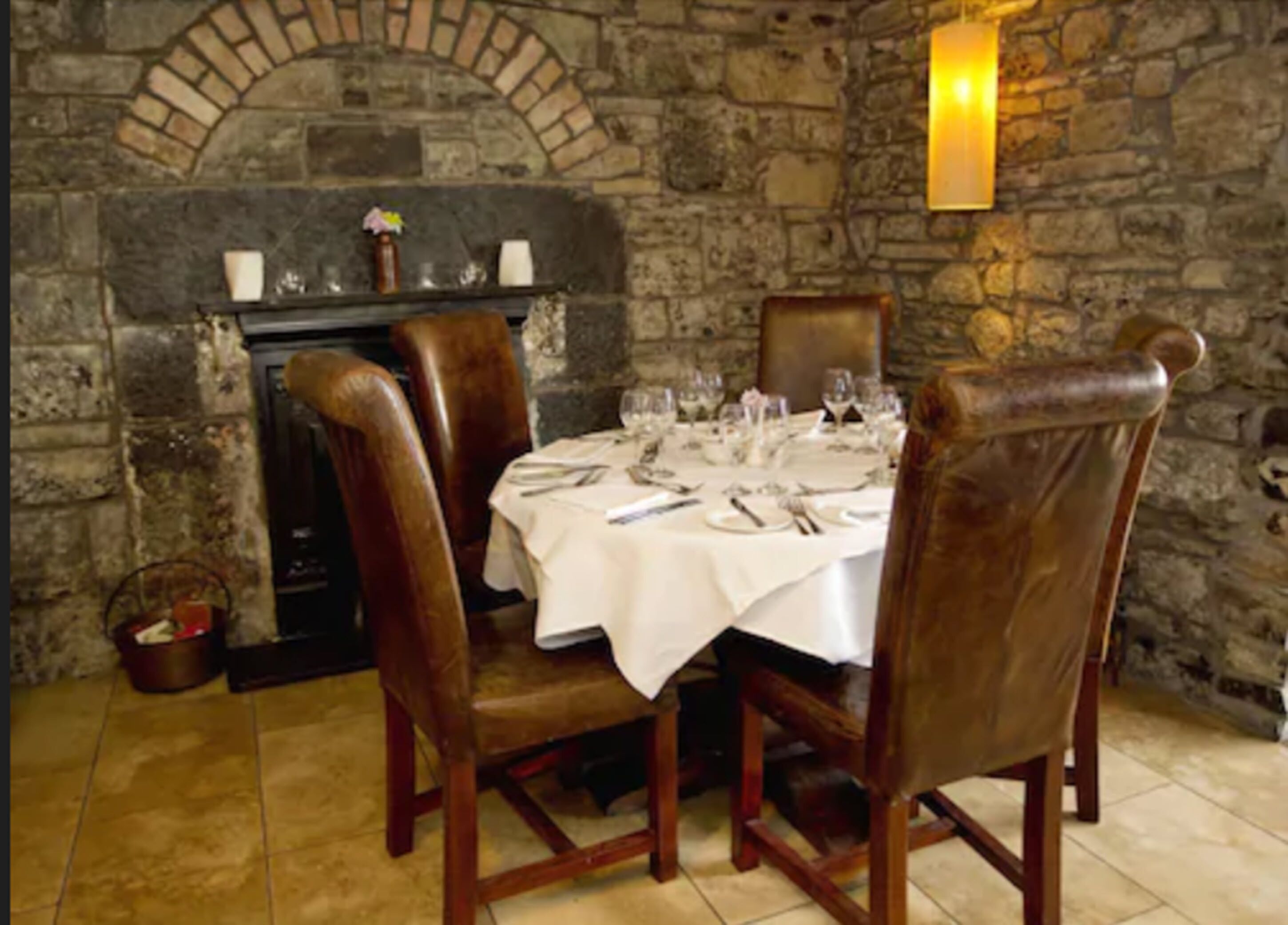 breakfast, lunch and dinner served