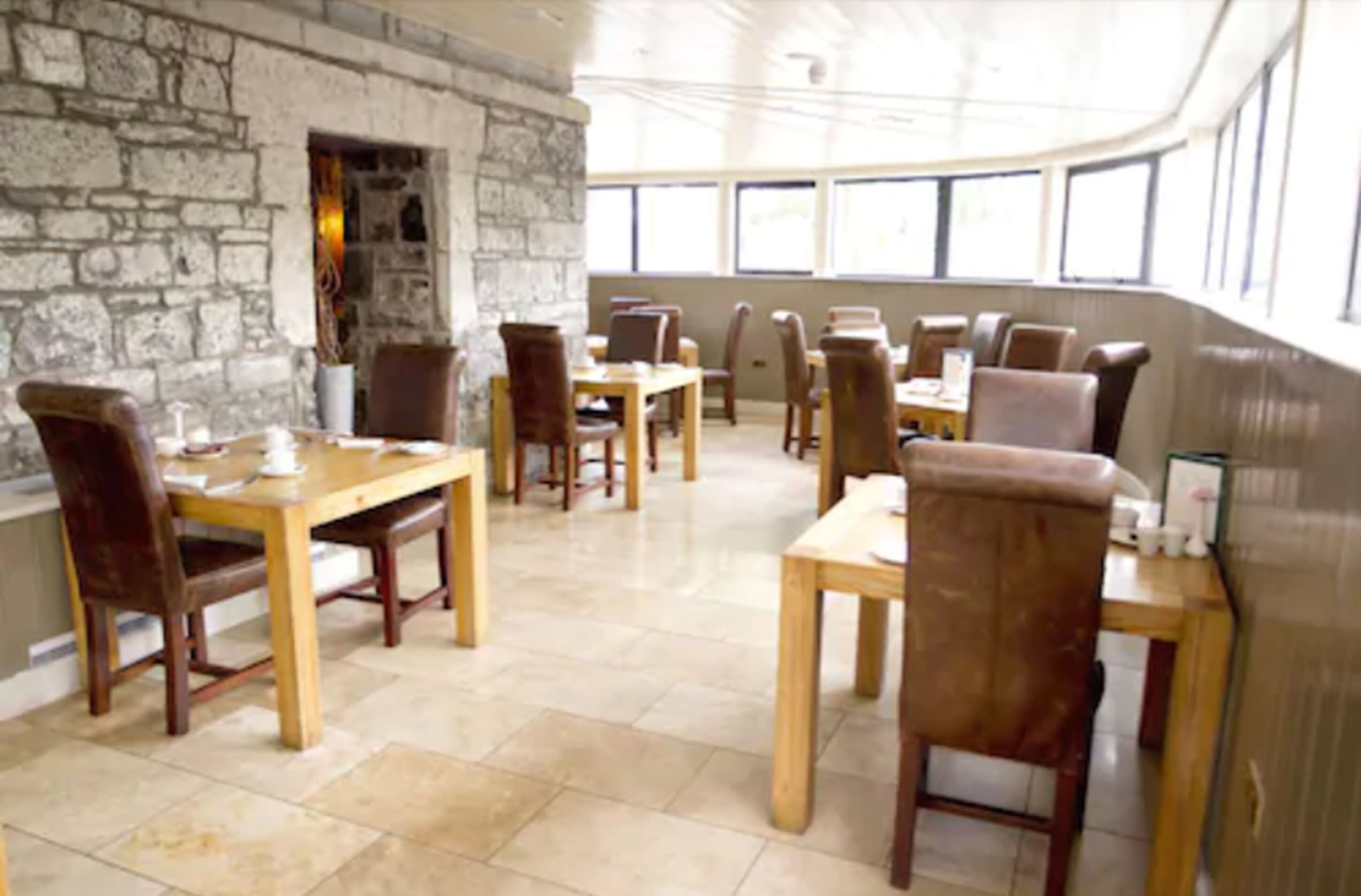 Petit déjeuner complet compris tous les jours