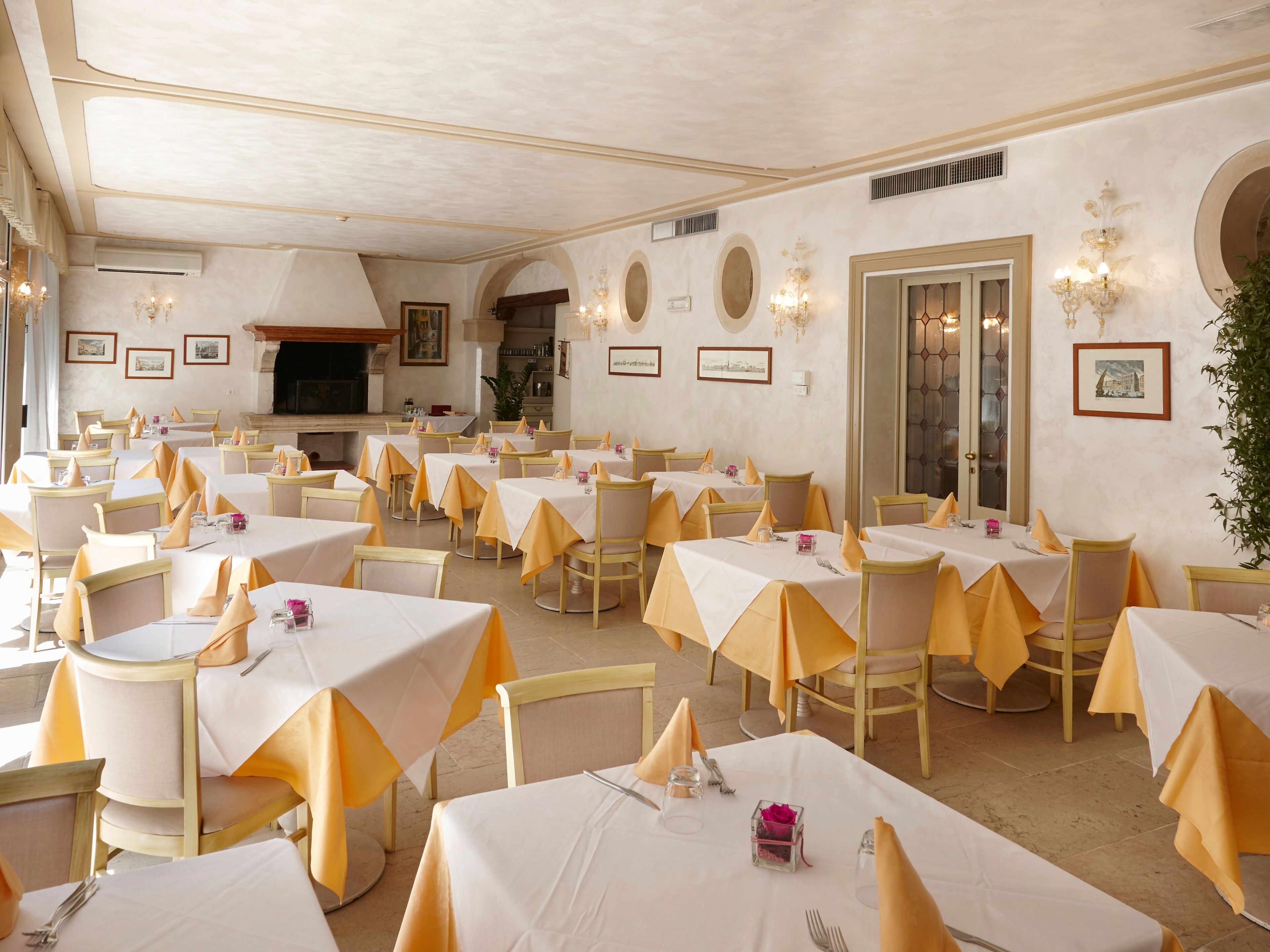 Breakfast, dinner served; Italian cuisine, garden views 