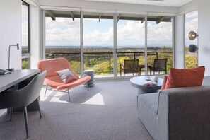 Minibar, alarm clocks - Elysia Wellness Retreat (Pokolbin)