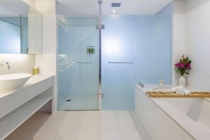 Minibar, alarm clocks - Elysia Wellness Retreat (Pokolbin)