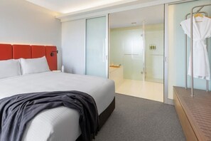 Minibar, alarm clocks - Elysia Wellness Retreat (Pokolbin)