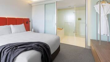 Minibar, alarm clocks