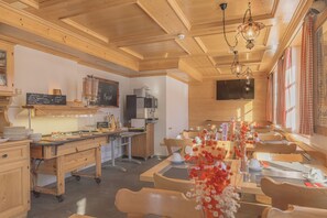 包每日自助早餐