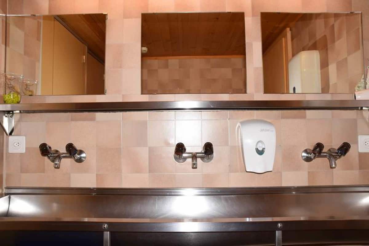 basic double room, shared bathroom | bathroom | shower, hair dryer, towels