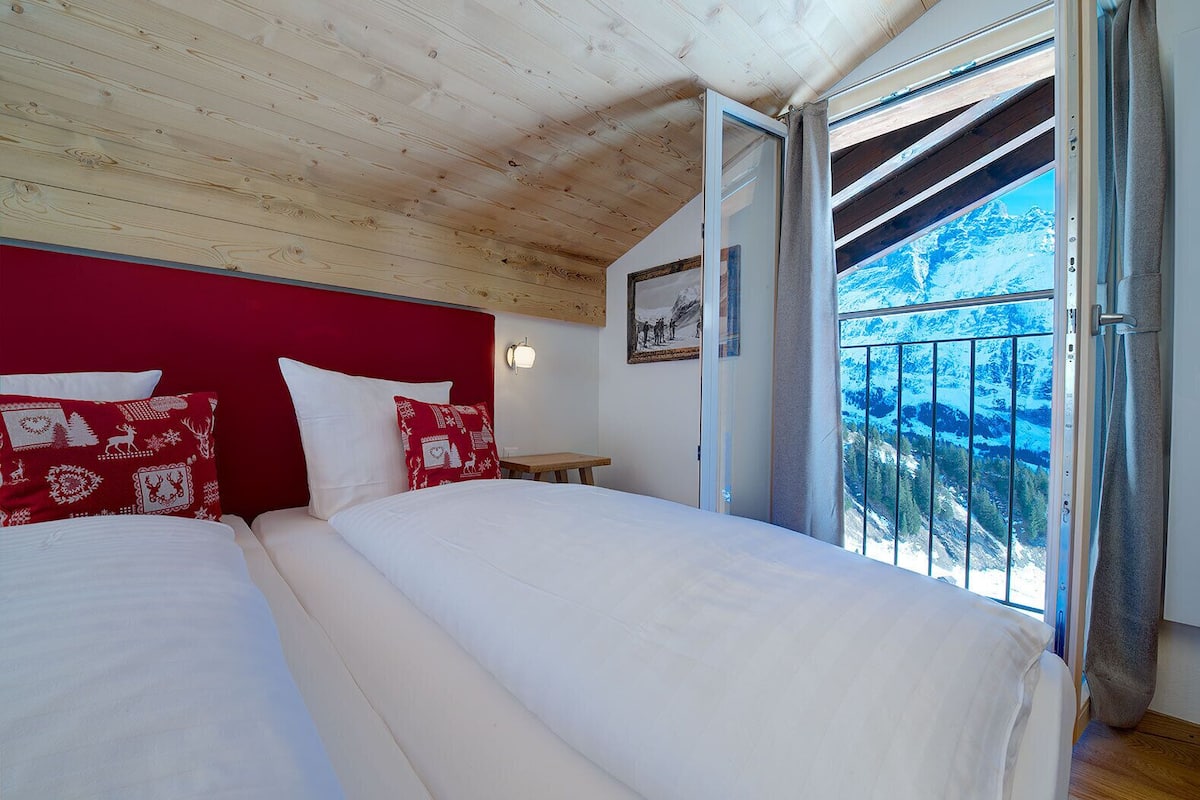 superior quadruple room | free wifi, bed sheets