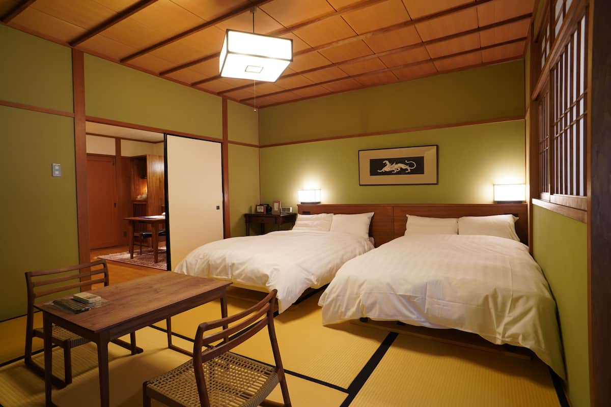 Kamar Twin Superior (Japanese-Style "Chuyoh") | Selimut bulu angsa, minibar, brankas, dan meja kerja