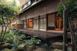 Standard Room (特別室離れ庭&露天風呂付 「考槃居」) | Down comforters, minibar, in-room safe, desk - Tocen Goshoboh (Kobe)