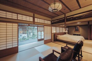 Standard Room (特別室離れ庭＆露天風呂付　「考槃居」) | View from room