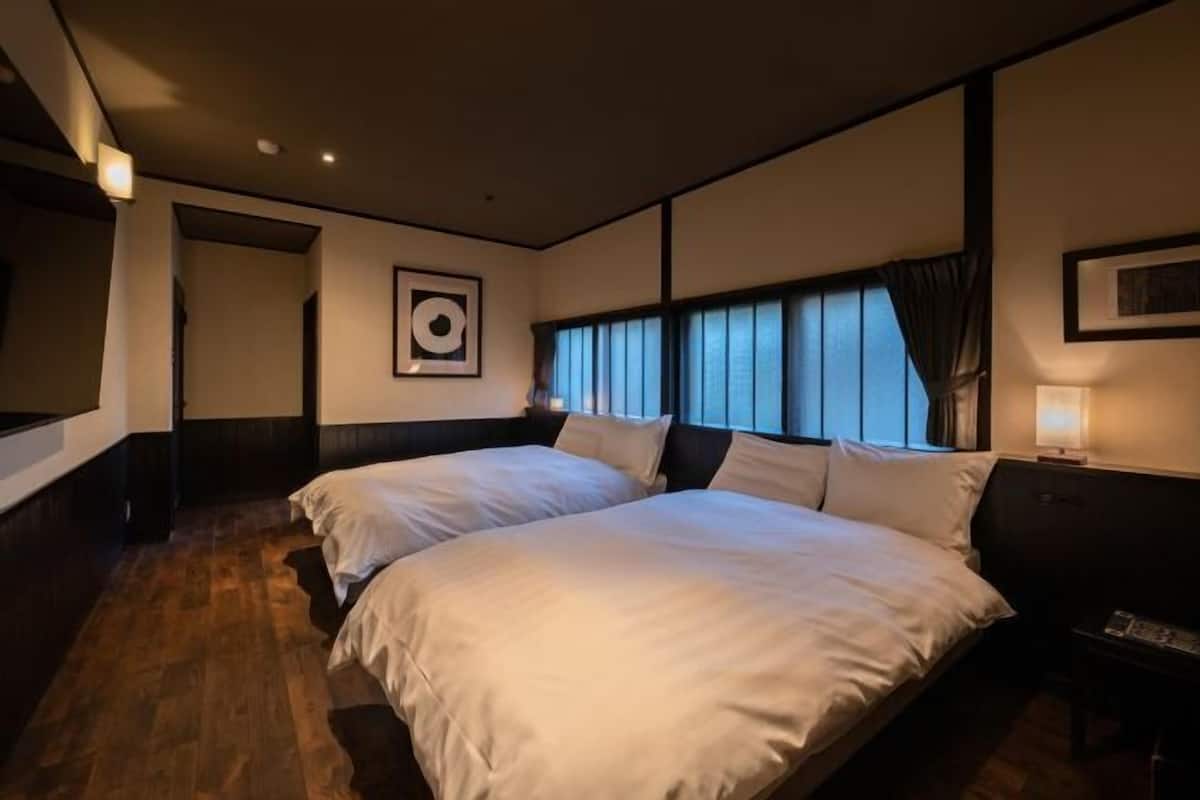 Down comforters, minibar, in-room safe, desk