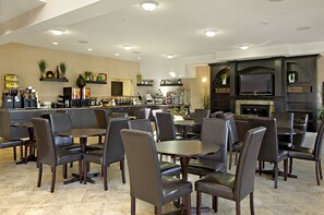 Breakfast area - Ramada by Wyndham Brooks (Brooks)