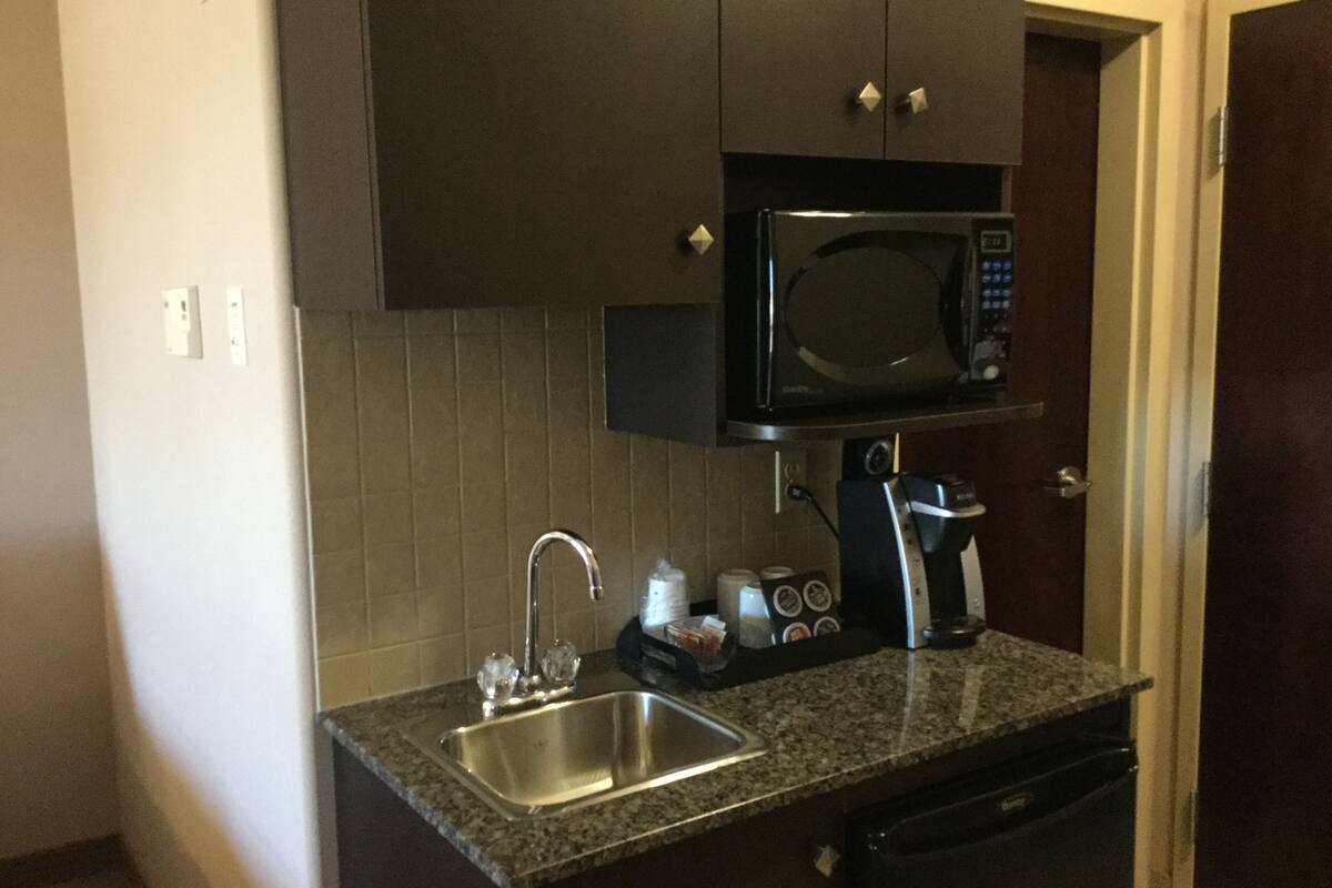 premium bedding, down duvets, in-room safe, desk