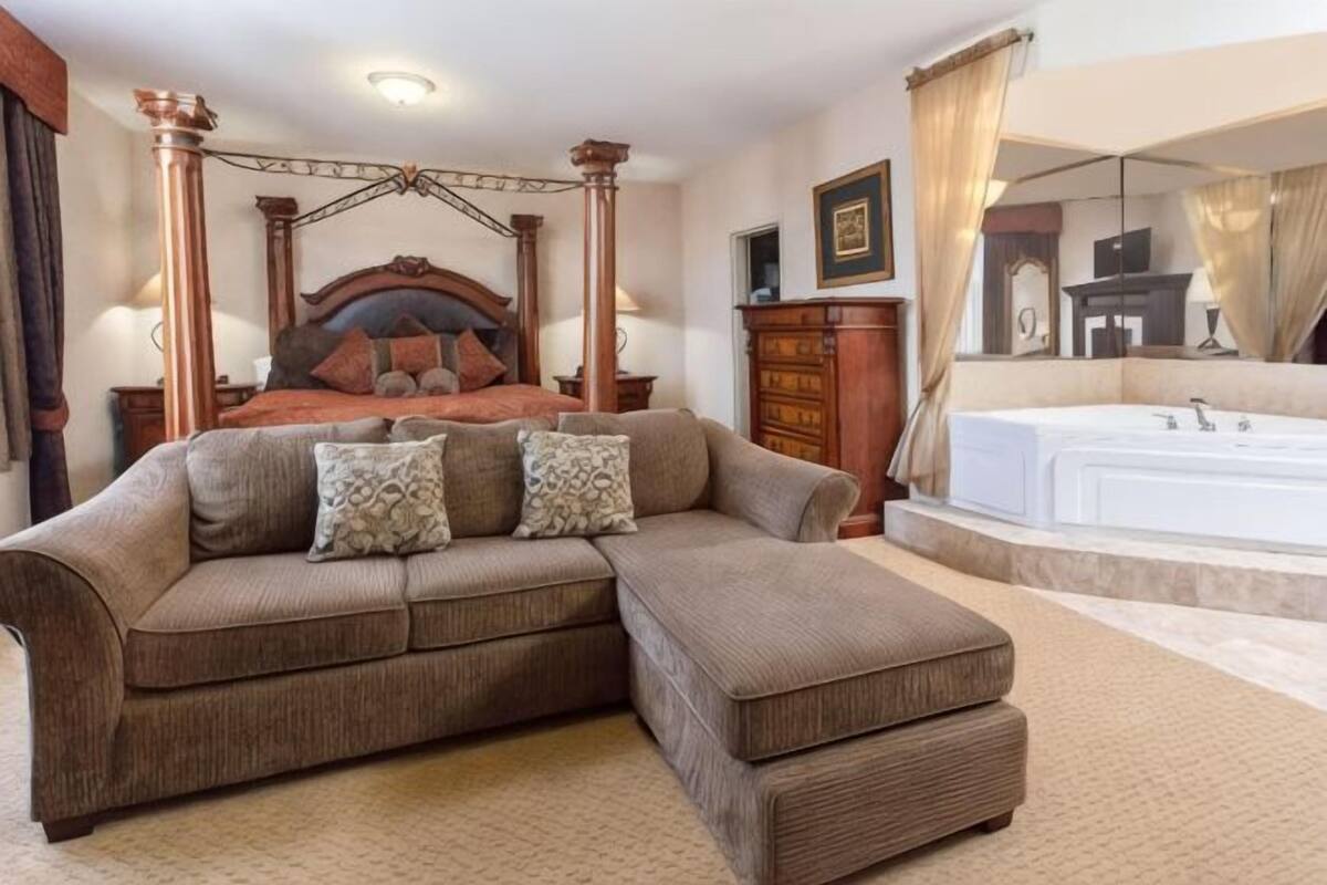 Premium bedding, down duvets, in-room safe, desk