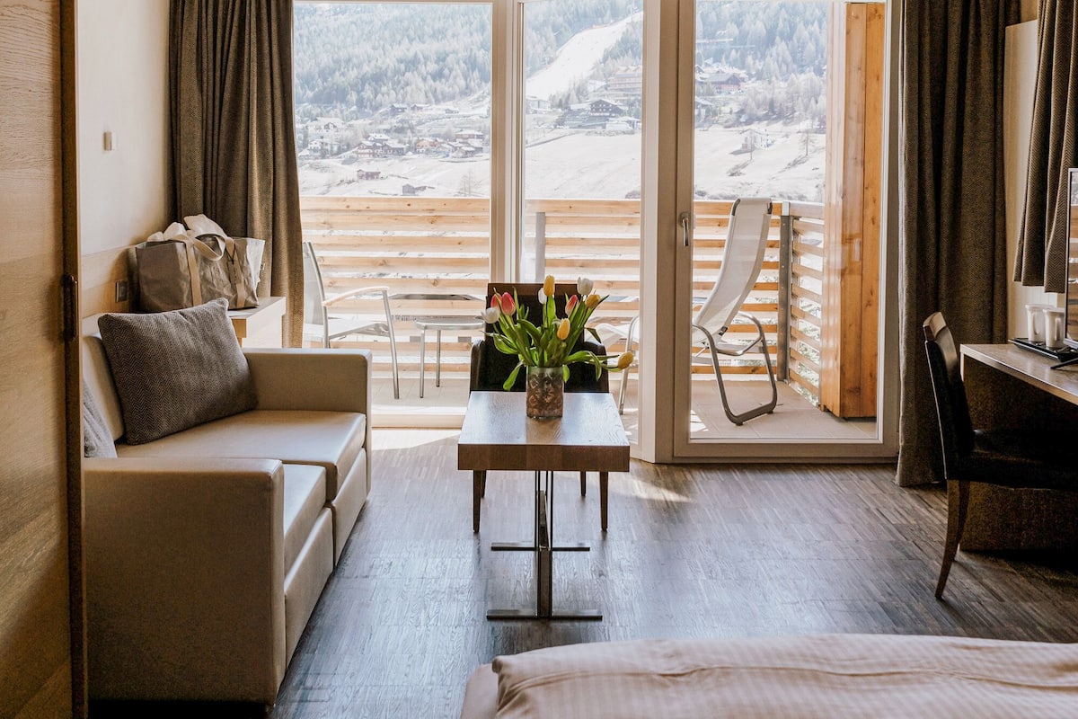 Deluxe Room | 1 bedroom, premium bedding, down duvets, minibar