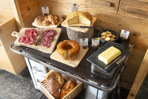Colazione a buffet inclusa, servita tutte le mattine 