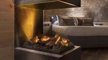 Ropa de cama de alta calidad, cubrecamas y minibar