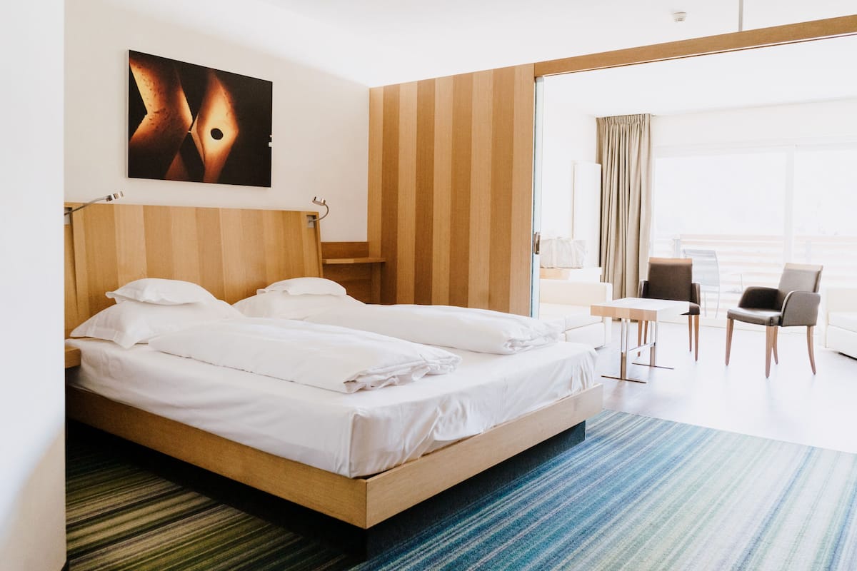 Junior Suite | 1 bedroom, premium bedding, down duvets, minibar