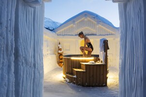 Couples treatment rooms, body treatments, body wraps, body scrubs