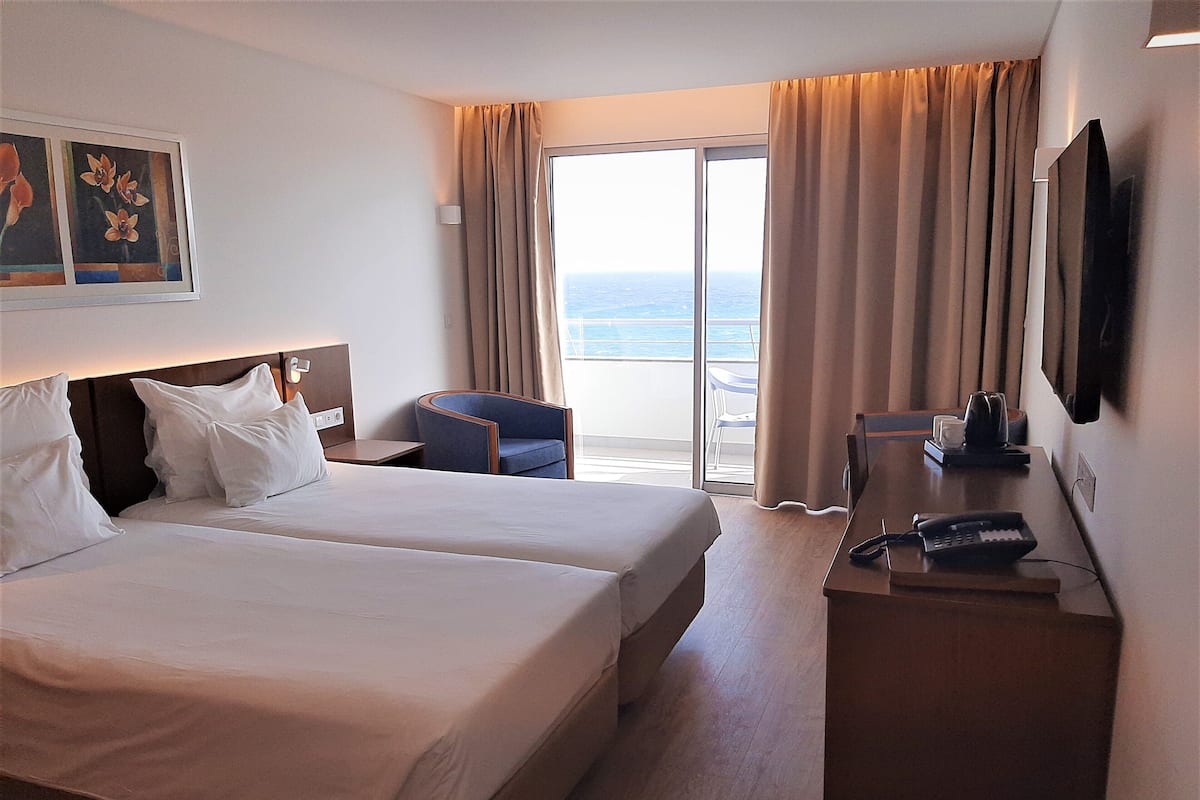 Superior Twin Room, Sea View (Rocamar) | 1 bedroom, blackout drapes, iron/ironing board, free WiFi