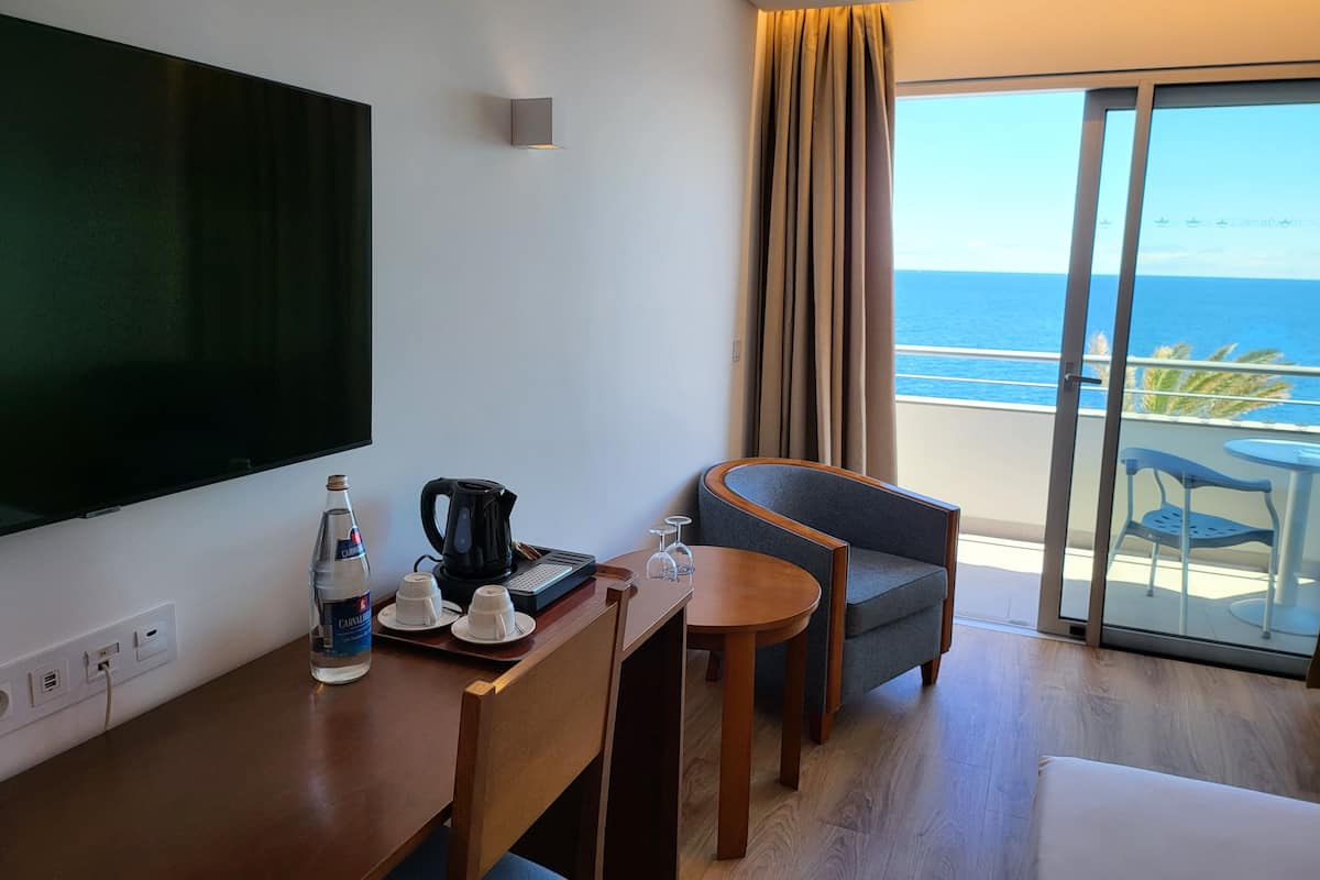 Superior Twin Room, Sea View (Rocamar) | Blackout drapes, iron/ironing board (on request), WiFi (free)