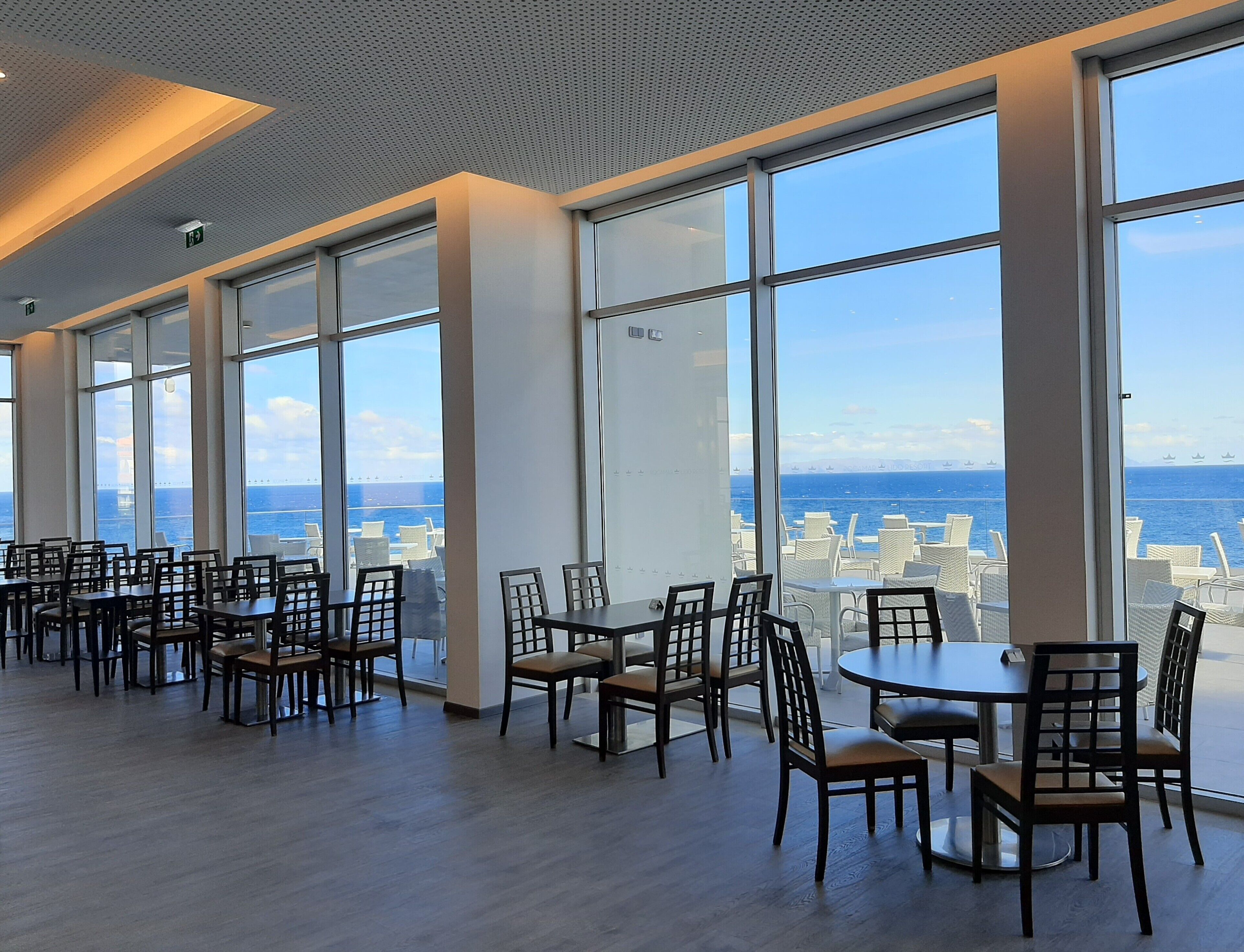 2 restaurants, breakfast, lunch served; local and international cuisine