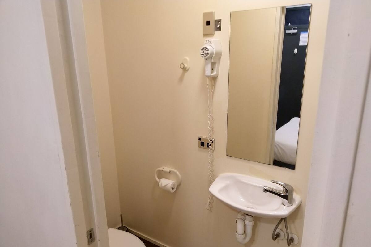 Single Room, Ensuite (Without Windows ) | Cadar katil