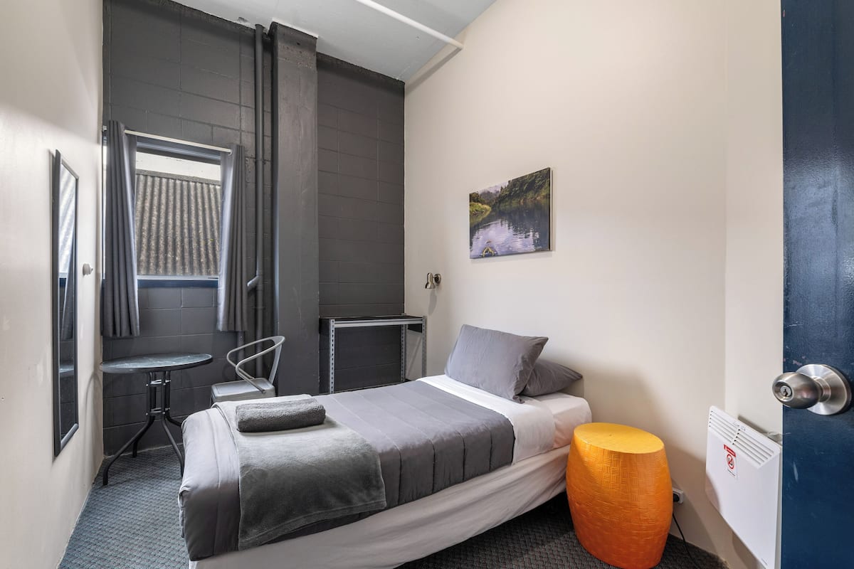 Basic Single Room | Laptop workspace, free WiFi, wheelchair access