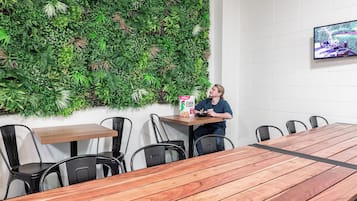 Produits de nettoyage écologiques fournis