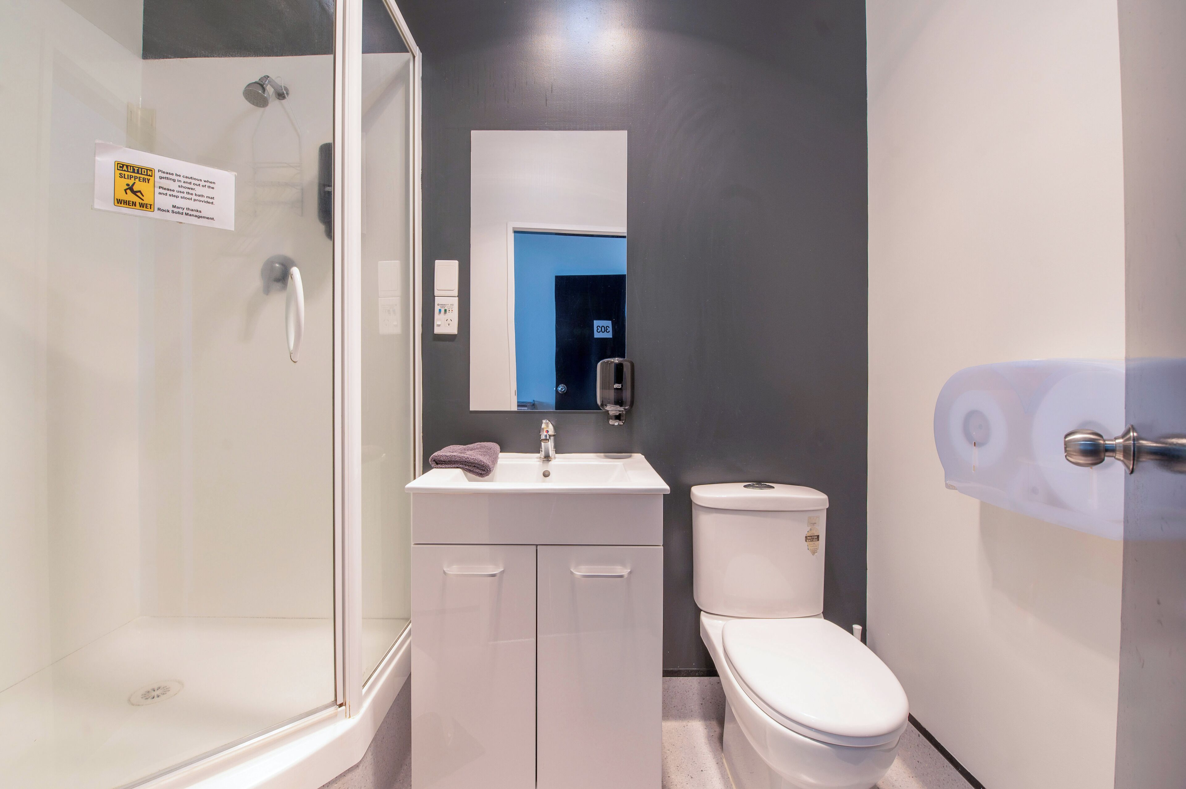 Private Twin Ensuite Room | Bathroom | Eco-friendly toiletries, hair dryer, soap, shampoo