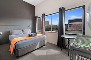 Laptop workspace, blackout curtains, iron/ironing board, free WiFi - Rock Solid Backpackers Rotorua (Rotorua)