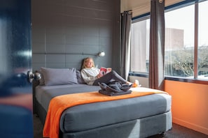 Laptop workspace, blackout curtains, iron/ironing board, free WiFi - Rock Solid Backpackers Rotorua (Rotorua)