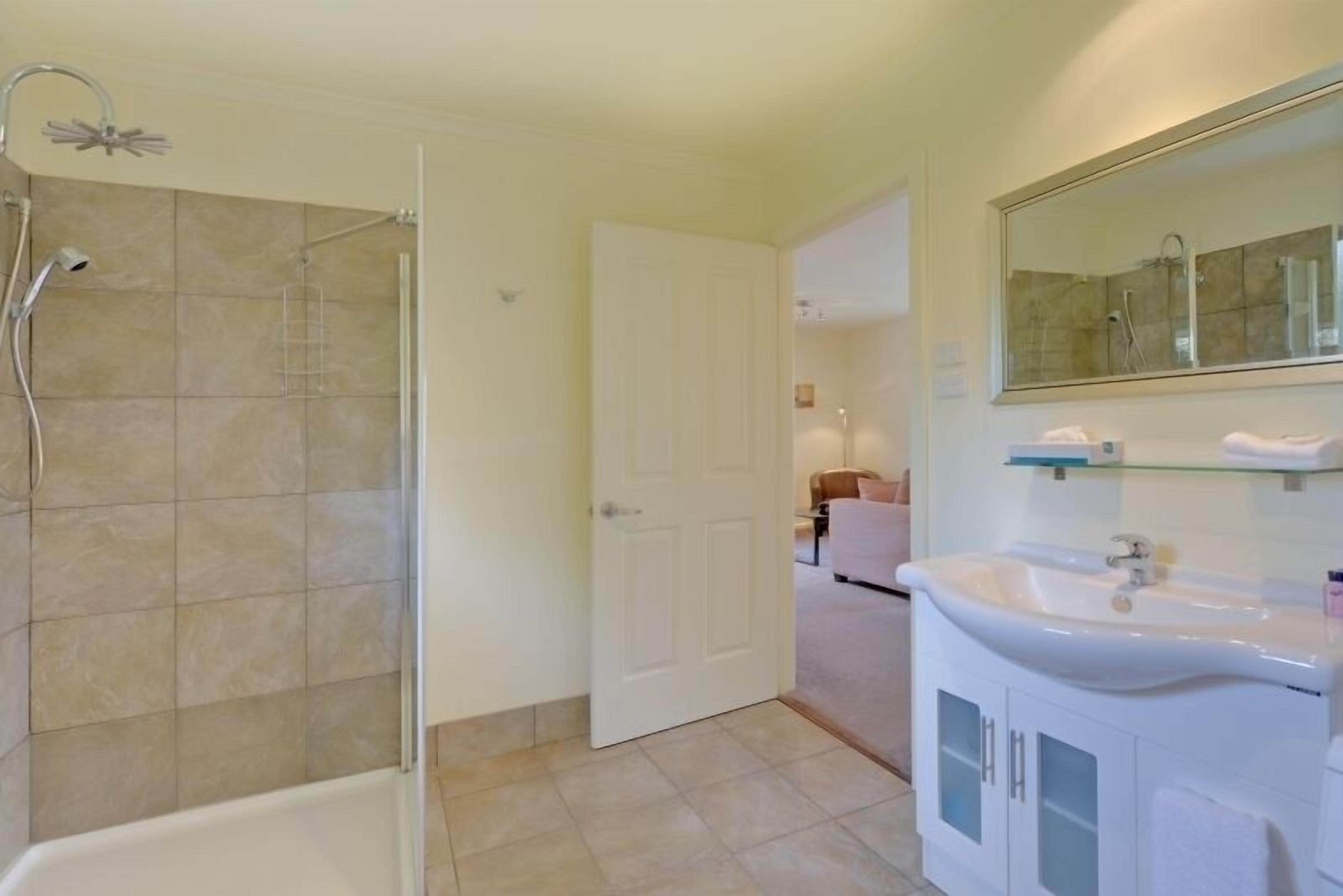 Aloft Boutique Accommodation — image 12