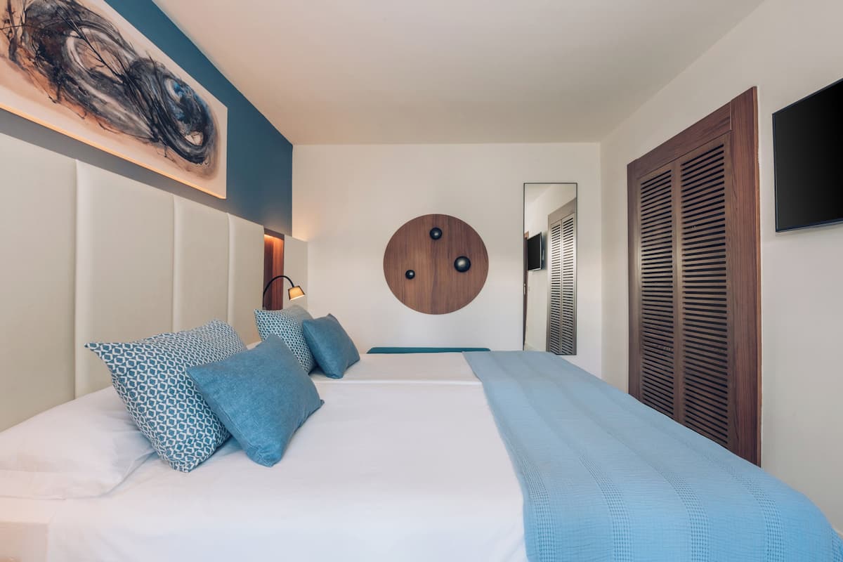 1 bedroom, minibar, in-room safe, desk