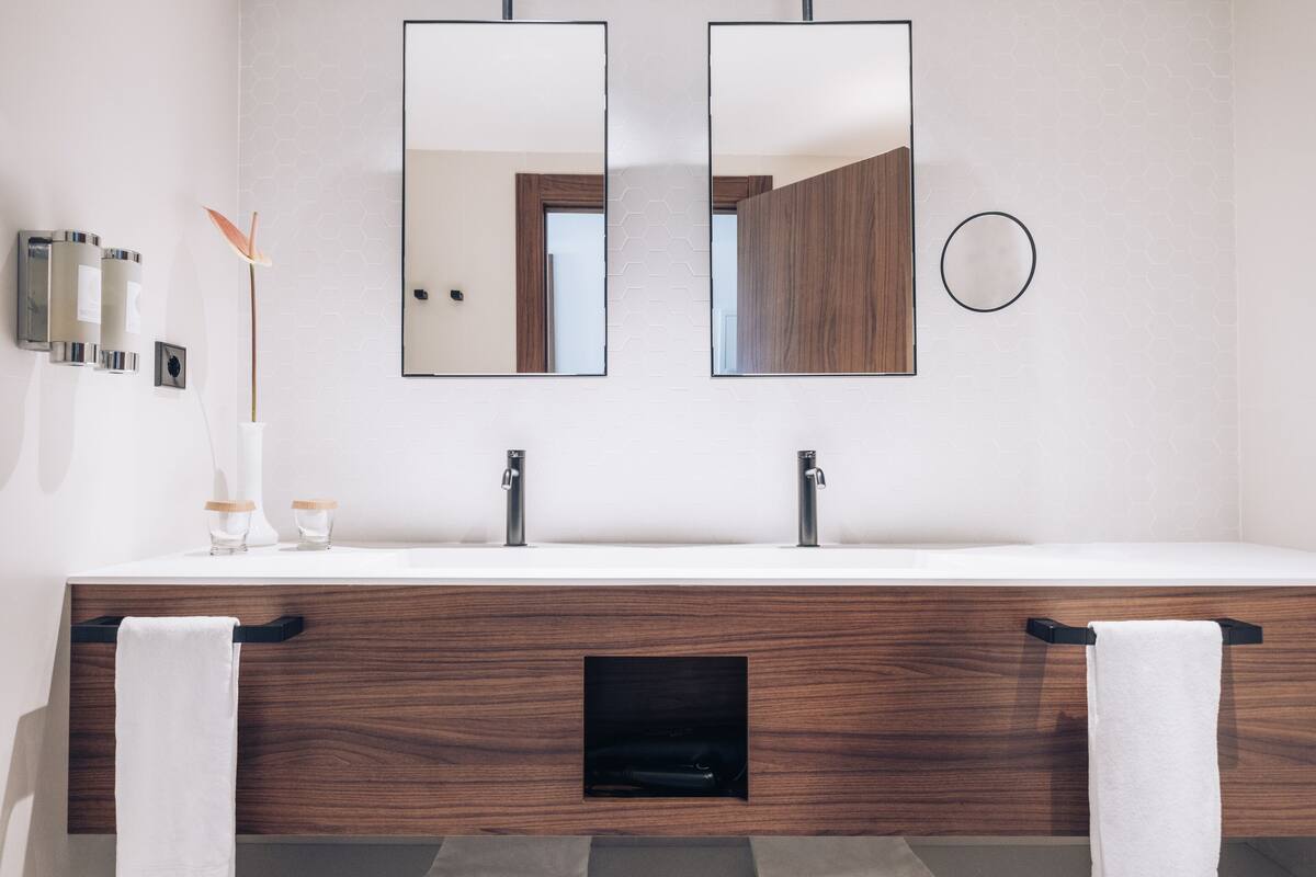 shower, rainfall showerhead, eco-friendly toiletries, hair dryer