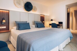 Minibar, coffres-forts dans les chambres, bureau, Wi-Fi gratuit