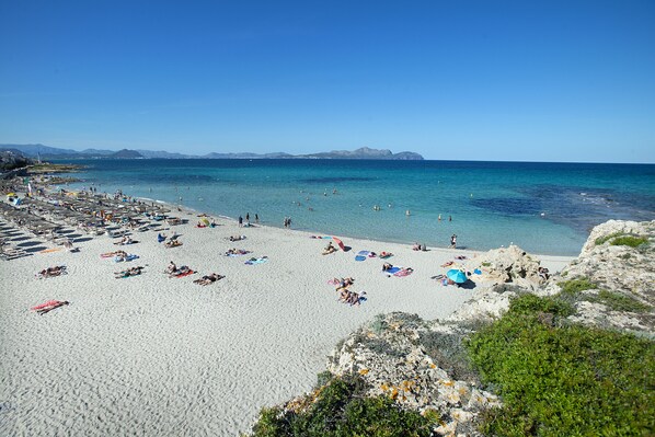 Beach nearby - Hotel Exagon Park (Santa Margalida)