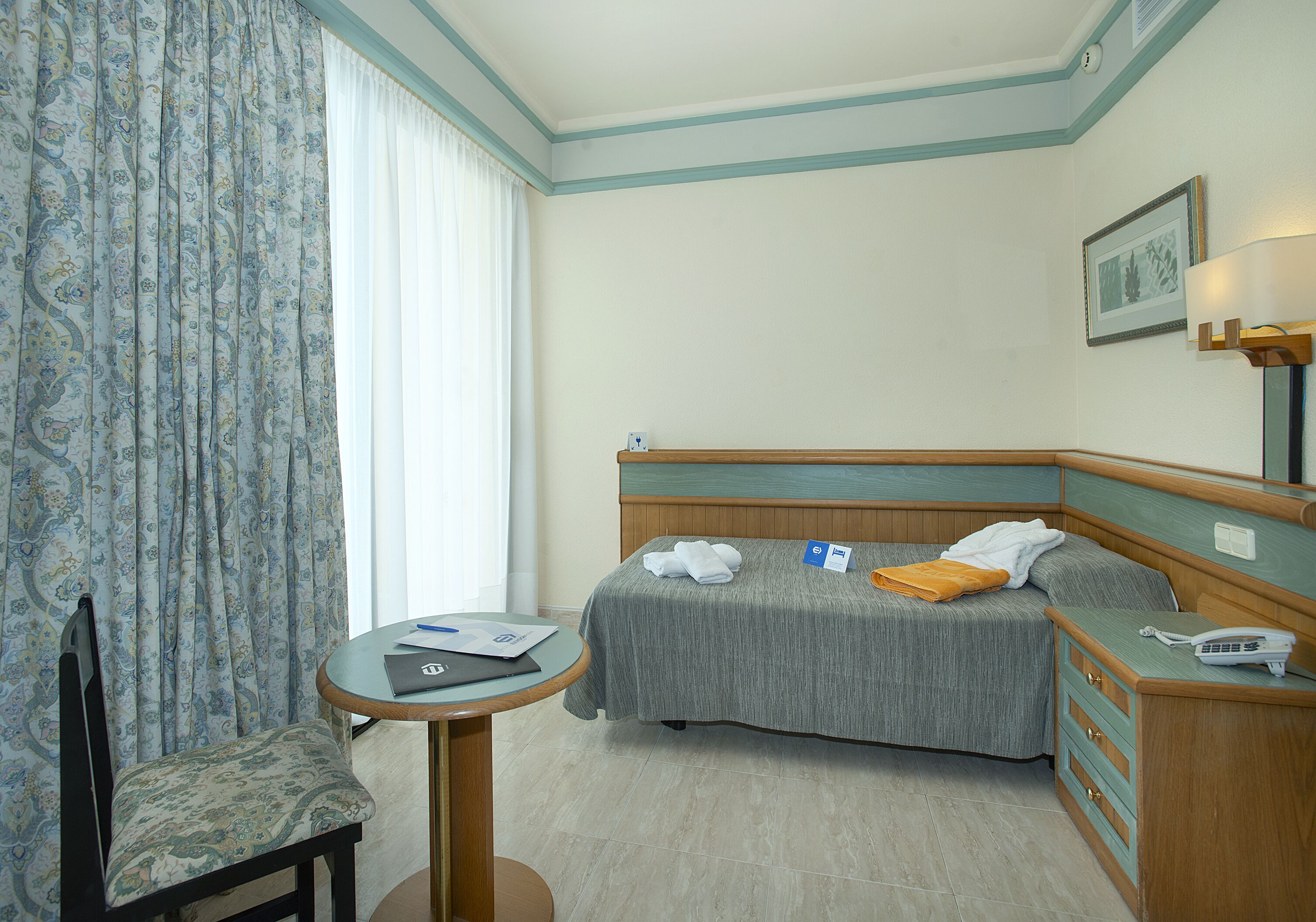 single room, balcony | 1 bedroom, down duvets, in-room safe, desk