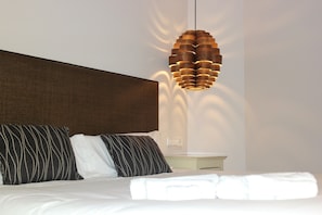 Coffres-forts dans les chambres, décoration personnalisée, bureau