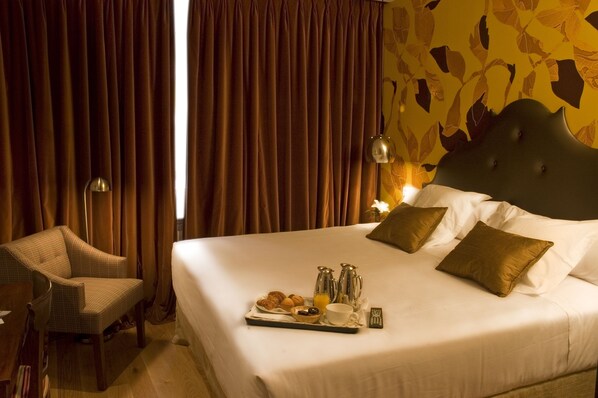 In-room safe, individually decorated, desk, soundproofing