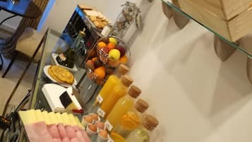 Colazione a buffet, servita tutte le mattine (9 EUR a persona) 