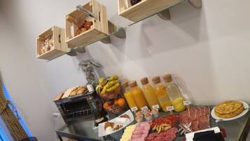 Se ofrece un desayuno bufé (9 EUR por persona)