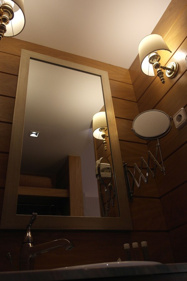 Bathroom - Hotel Cuéntame La Puebla (Burgos)