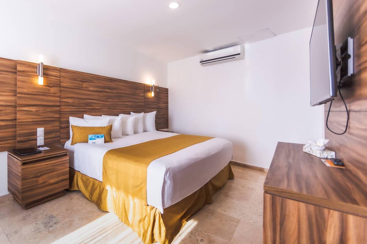 Suite, Multiple Beds | Down comforters, in-room safe, desk, laptop workspace