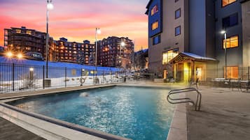 Outdoor pool, open 8:00 AM to 10:00 PM, pool loungers