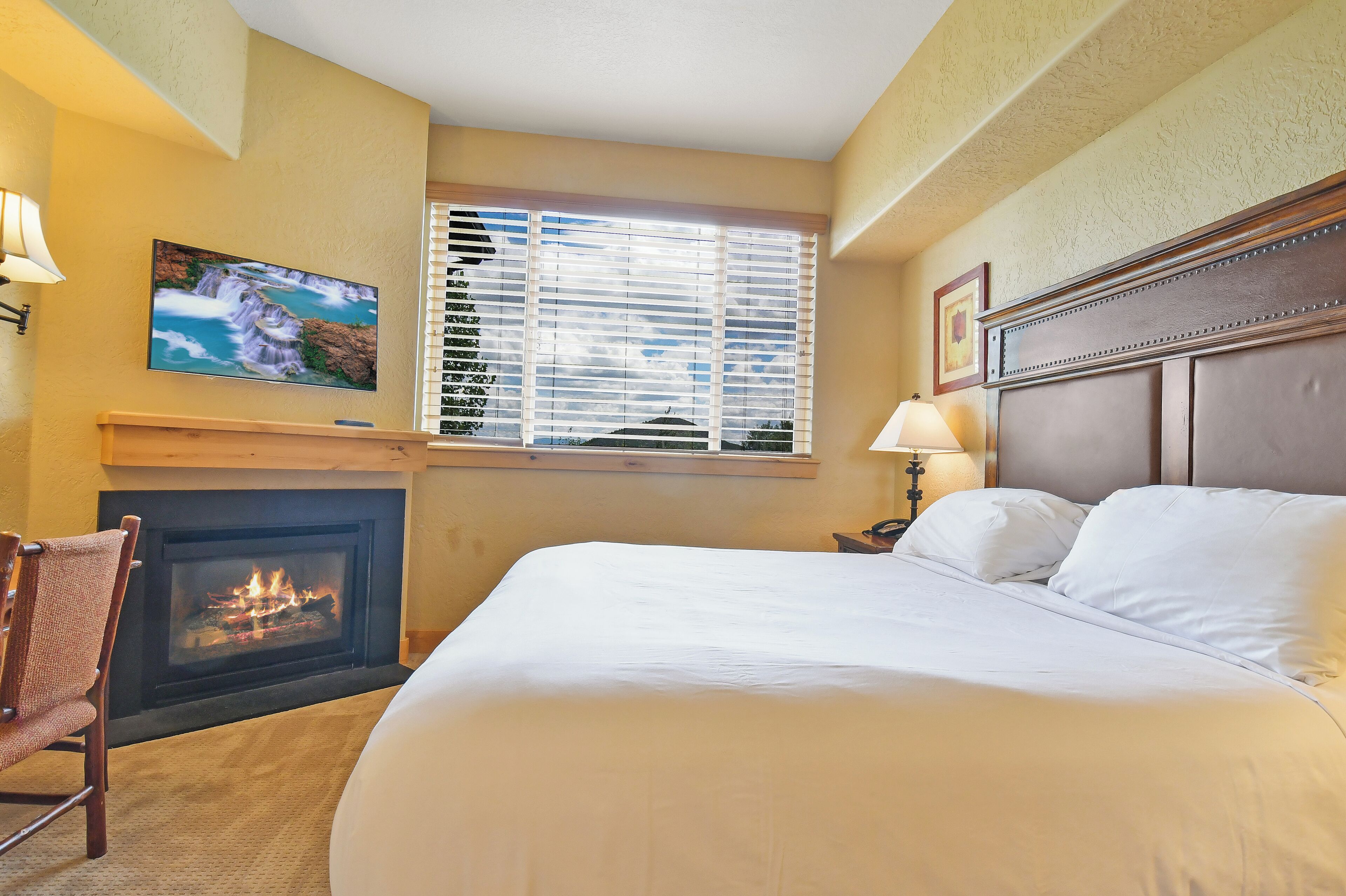 Tabla de planchar con plancha, cunas gratuitas y wifi gratis 