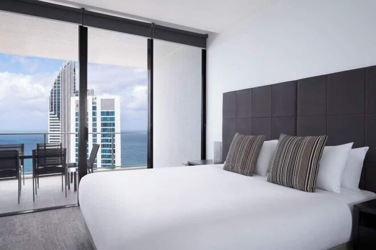 3 bedrooms, in-room safe, individually decorated, individually furnished